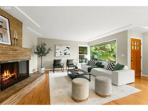 7021 SW 2nd Avenue Portland OR 97219