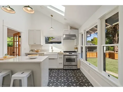 2887 Se Franklin Street Portland OR 97202