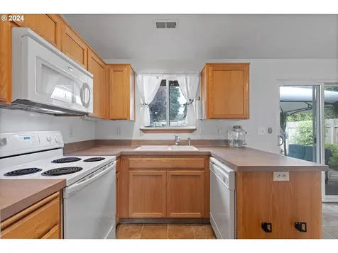 6995 2nd Street SE Turner OR 97392