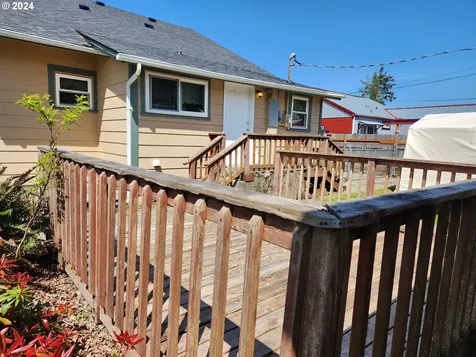 912 Fir Avenue Reedsport OR 97467