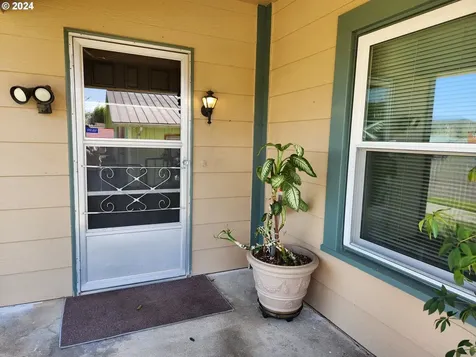 912 Fir Avenue Reedsport OR 97467