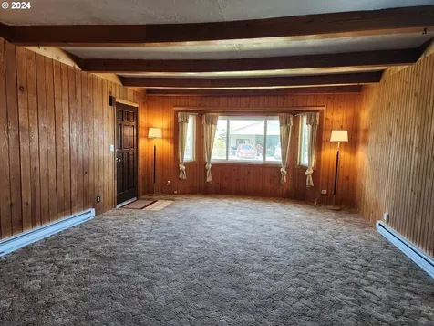912 Fir Avenue Reedsport OR 97467