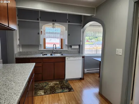 912 Fir Avenue Reedsport OR 97467