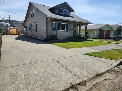912 Fir Avenue Reedsport OR 97467