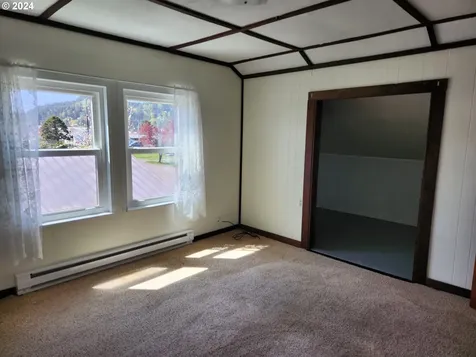 912 Fir Avenue Reedsport OR 97467