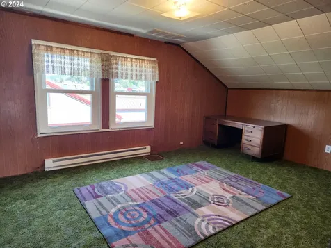 912 Fir Avenue Reedsport OR 97467