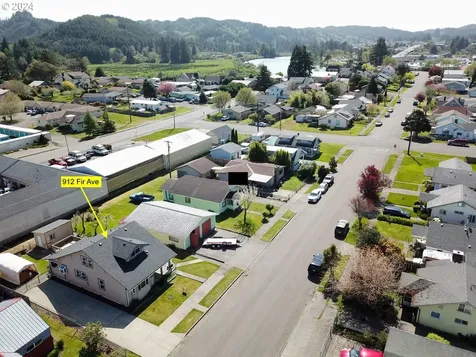 912 Fir Avenue Reedsport OR 97467
