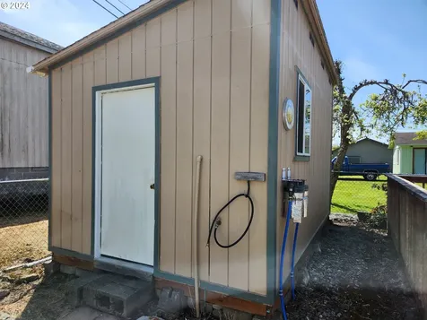 912 Fir Avenue Reedsport OR 97467