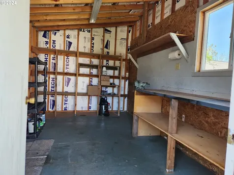 912 Fir Avenue Reedsport OR 97467