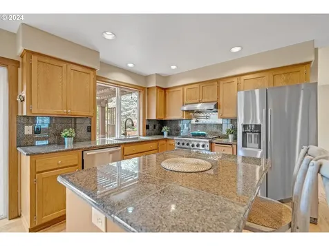 19863 Castleberry Loop Oregon City OR 97045