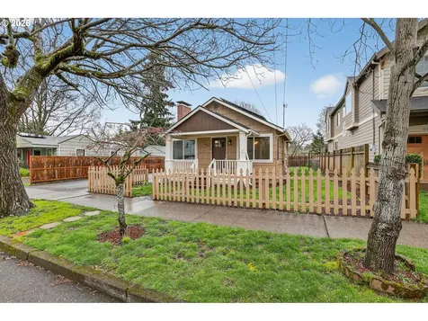 8944 N Clarendon Avenue Portland OR 97203