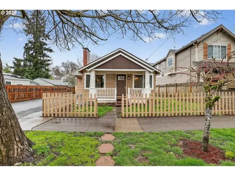 8944 N Clarendon Avenue Portland OR 97203