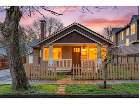 8944 N Clarendon Avenue Portland OR 97203