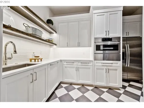 13962 Knaus Road Lake Oswego OR 97034