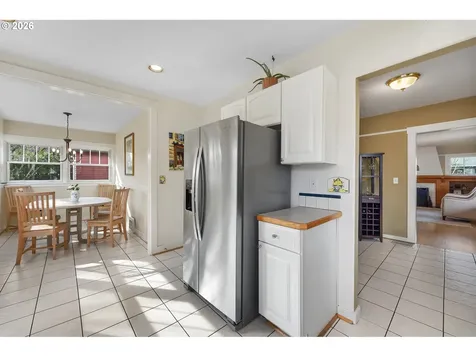 2106 SE Knapp Street Portland OR 97202