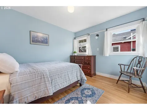 2106 SE Knapp Street Portland OR 97202