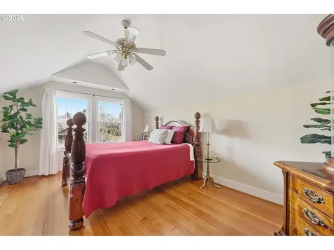 2106 SE Knapp Street Portland OR 97202