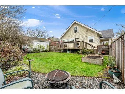 2106 SE Knapp Street Portland OR 97202