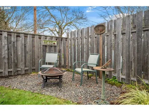 2106 SE Knapp Street Portland OR 97202