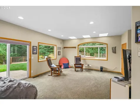 25241 Hall Road Cheshire OR 97419