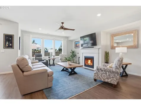 183 NE 19th Avenue Canby OR 97013