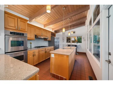 5220 SW 19th Drive Portland OR 97239