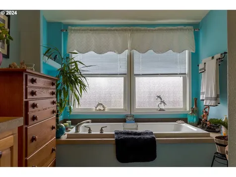 5422 Portland Road Ne Salem OR 97305