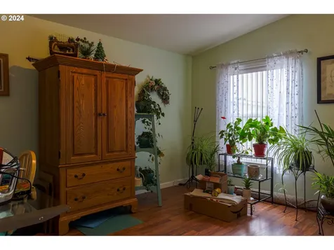 5422 Portland Road Ne Salem OR 97305
