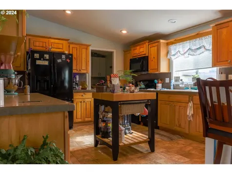 5422 Portland Road Ne Salem OR 97305