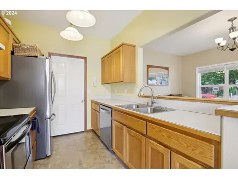 1524 E Mill Court Newberg OR 97132