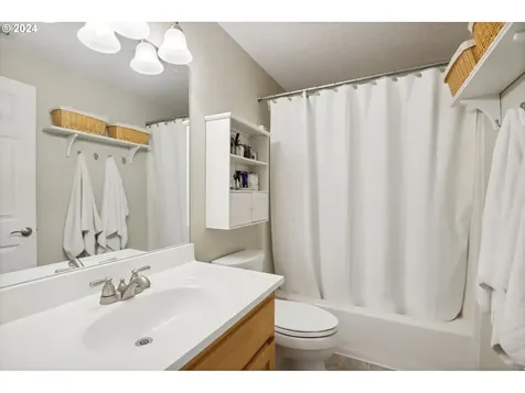 1524 E Mill Court Newberg OR 97132