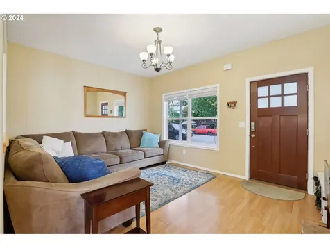1524 E Mill Court Newberg OR 97132