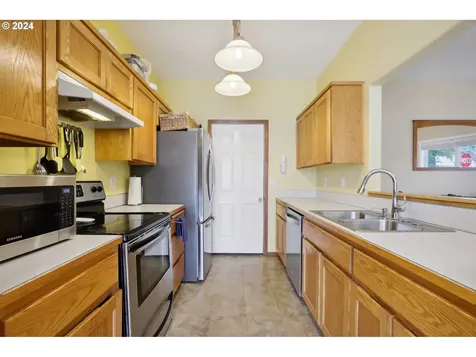 1524 E Mill Court Newberg OR 97132