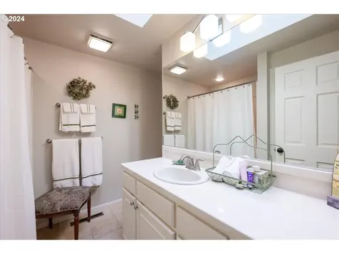 944 Shaughnessy Lane Eugene OR 97401