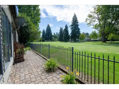 944 Shaughnessy Lane Eugene OR 97401