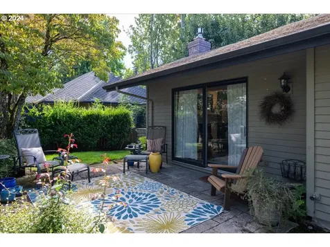 944 Shaughnessy Lane Eugene OR 97401