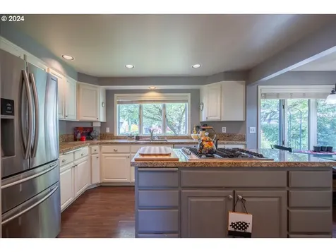 944 Shaughnessy Lane Eugene OR 97401