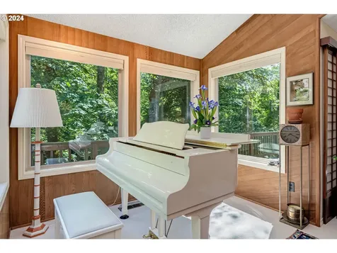 6136 Sw Barnes Road Portland OR 97221