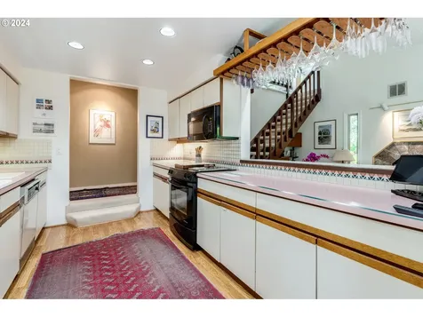 6136 Sw Barnes Road Portland OR 97221