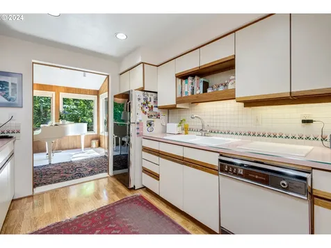 6136 Sw Barnes Road Portland OR 97221
