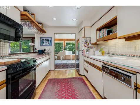 6136 Sw Barnes Road Portland OR 97221