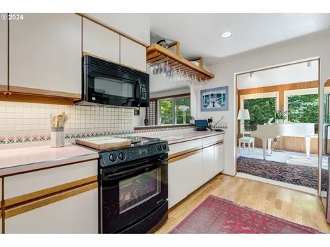 6136 Sw Barnes Road Portland OR 97221