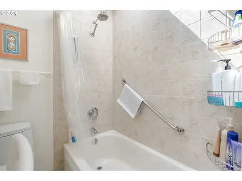 6136 Sw Barnes Road Portland OR 97221