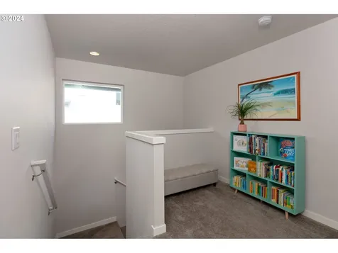 865 Se Hilltop Lane Cascade Locks OR 97014