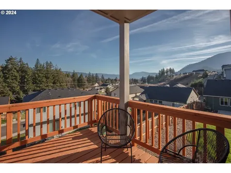 865 Se Hilltop Lane Cascade Locks OR 97014