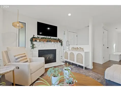 5006 SW Buddington Street Portland OR 97219