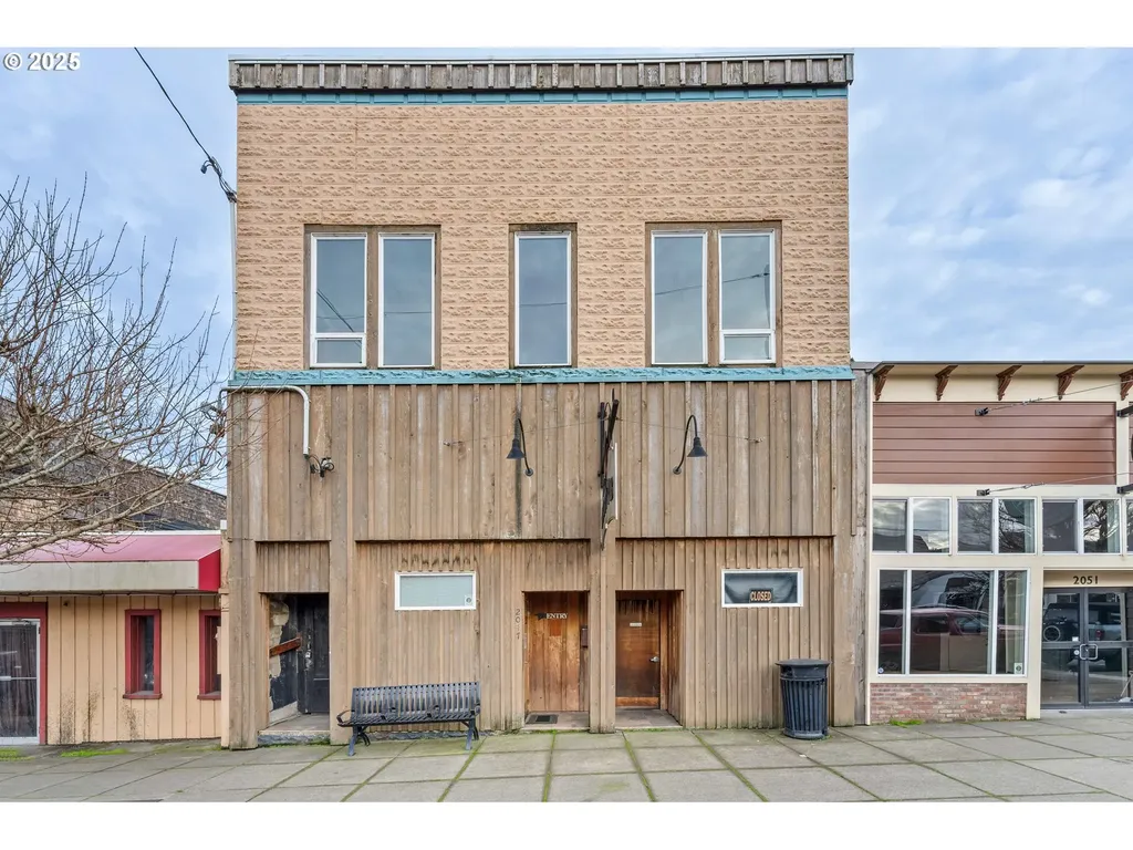 2043/2037 Sherman Avenue North Bend OR 97459