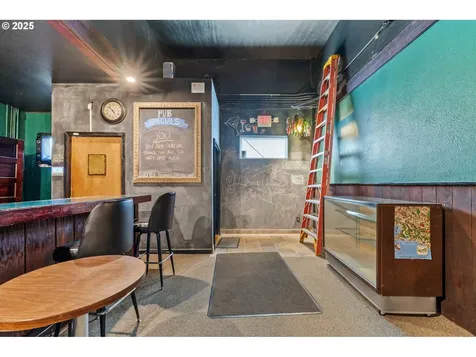 2043/2037 Sherman Avenue North Bend OR 97459