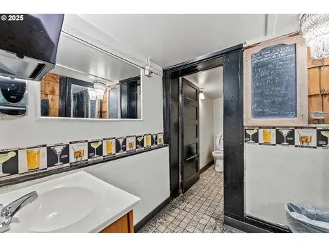 2043/2037 Sherman Avenue North Bend OR 97459