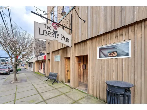 2043/2037 Sherman Avenue North Bend OR 97459